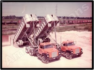 International Trucks Collectible Metal Sign: Pair of IH Gravel Transports