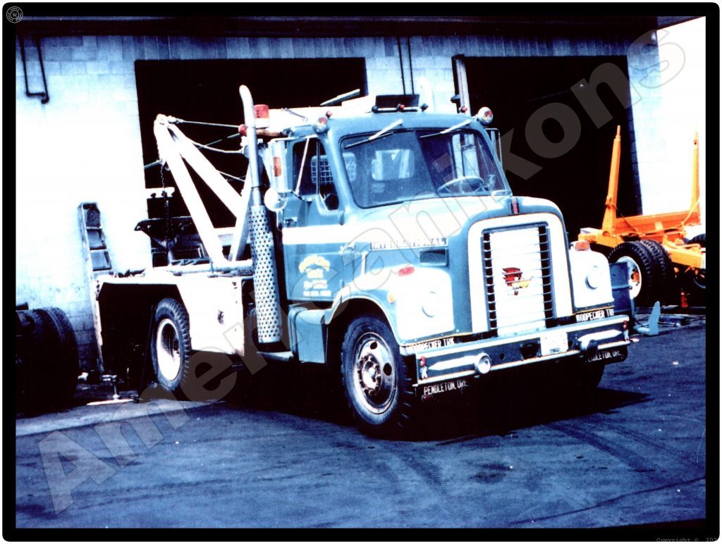 International Trucks Collectible Metal Sign Woodpecker Wrecker