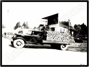 International Trucks Collectible Metal Sign: IH Flatbed Log Hauler