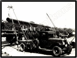 International Trucks Collectible Metal Sign: Oil Pipeline Truck