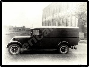 International Trucks Collectible Metal Sign: IH Vintage Sedan Delivery Model - Image 1