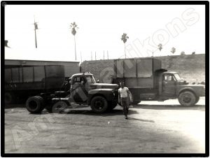 International Trucks Collectible Metal Sign: IH Tractor at Loading Dock