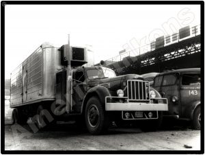 International Trucks Collectible Metal Sign: Sleeper Cab with Reefer Trailer