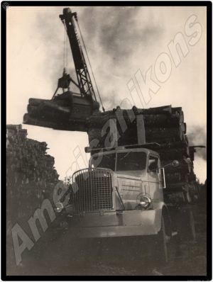 International Trucks Collectible Metal Sign: IH Log Hauler
