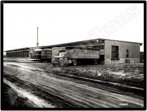 International Trucks Collectible Metal Sign: Roadway Express Terminal - Image 1
