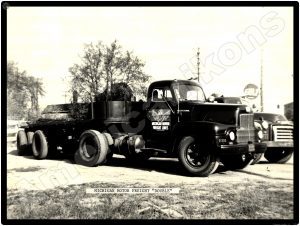 International Trucks Collectible Metal Sign: Michigan Motor Freight Lines - Image 1
