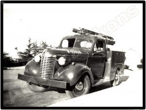 Vintage Look Chevrolet Truck Collectible Metal Sign: Service Truck